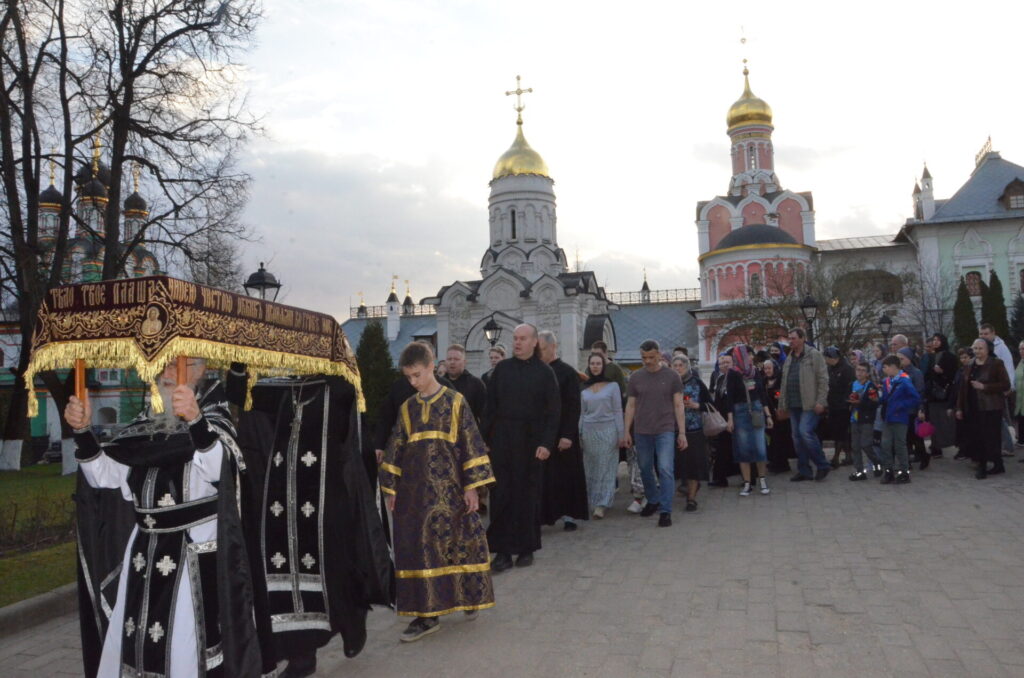 18.04 Вынос Плащаницы