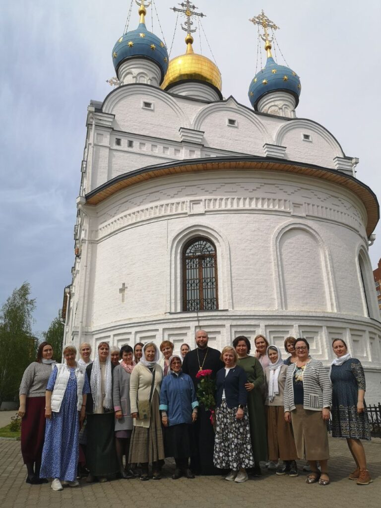 Литургия с участием народного церковного хора в Георгиевском храме города Дедовск