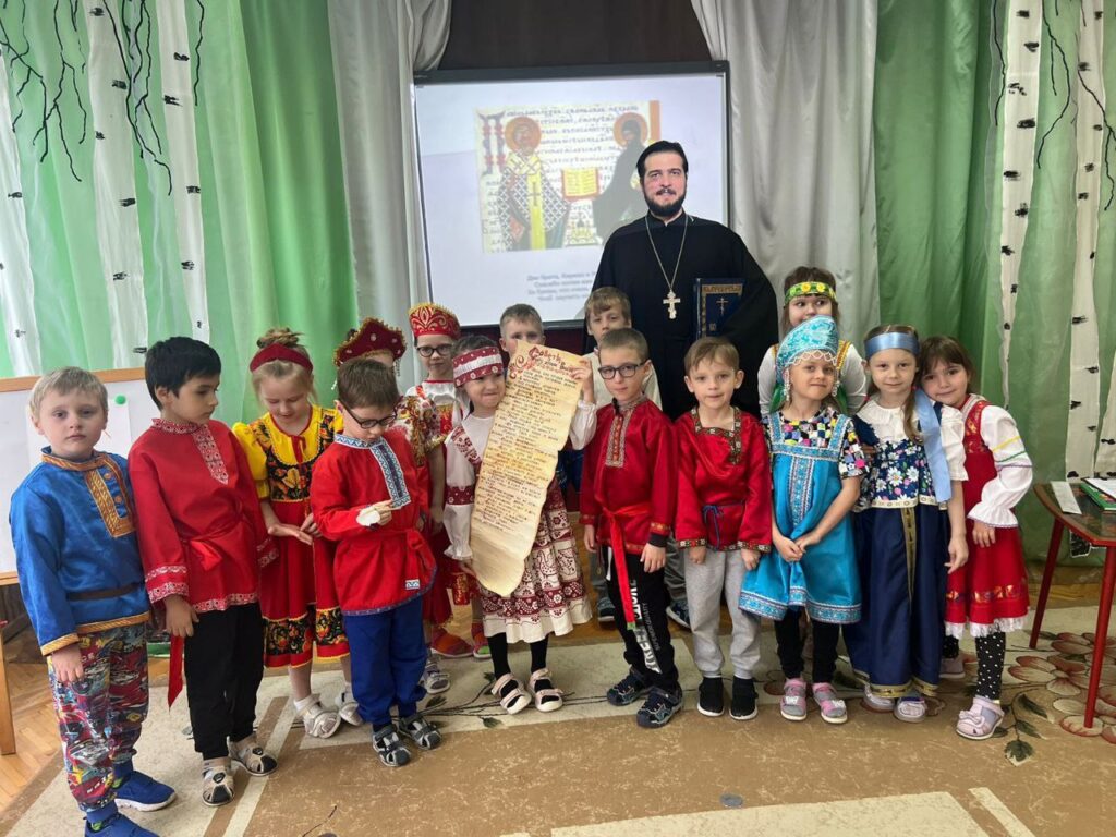 Священник посетил детский сад № 17 «Семицветик» в Дедовске
