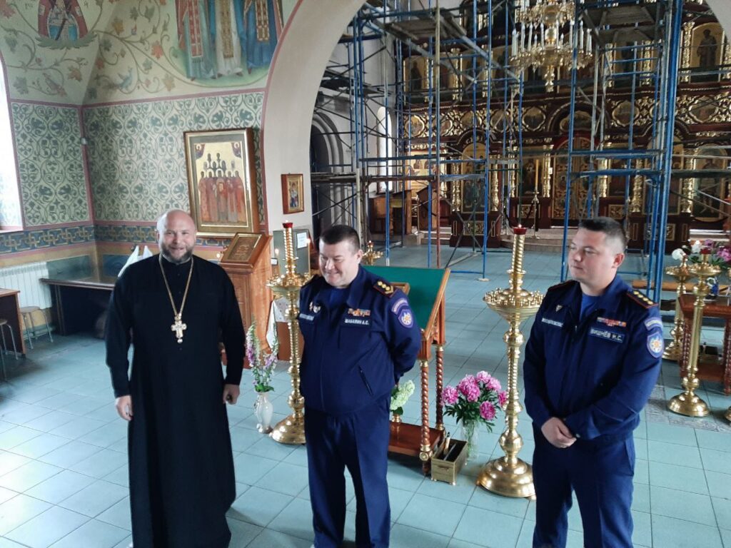 Занятие по правилам техники пожарной безопасности в Георгиевском храме Дедовска