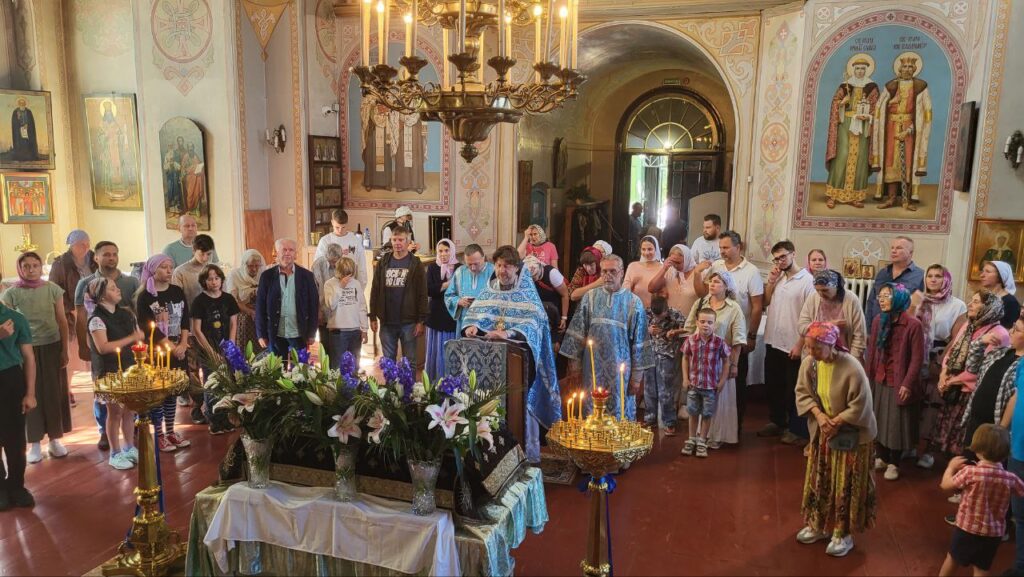 Молебен на начало учебного года в Троицком храме поселка Троицкий.