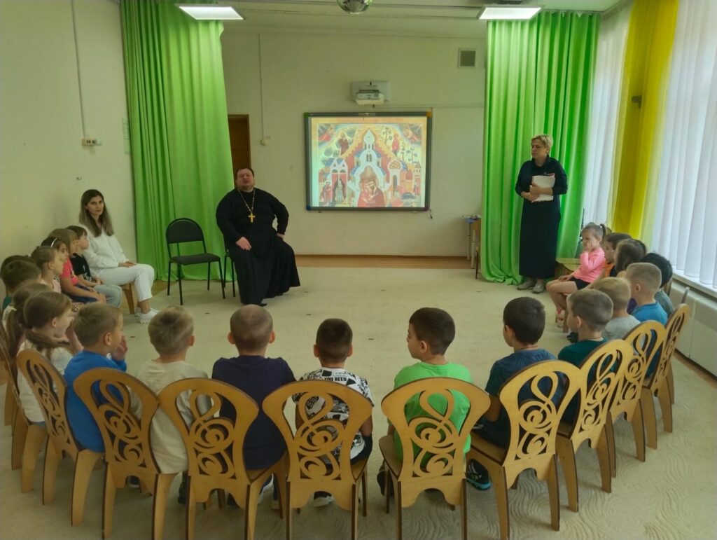  В гостях у «Снегирька»: детсадовцам рассказали о Рождестве Пресвятой Богородицы