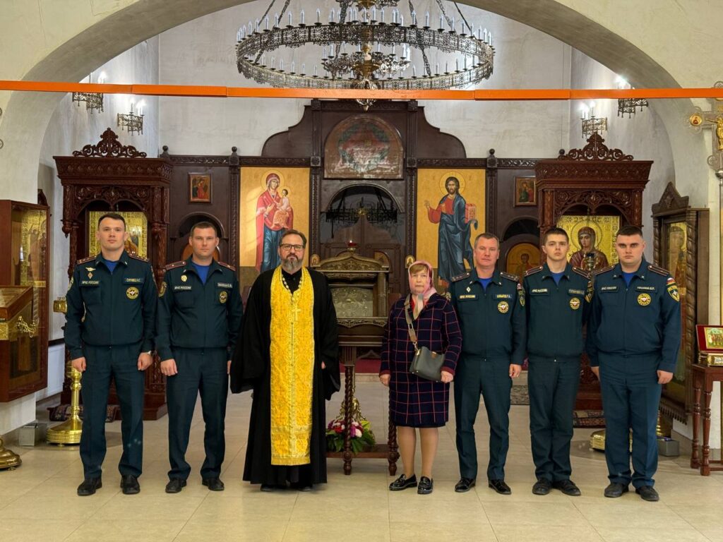 Молебен с сотрудниками МЧС в Мироносицком храме г. Истра