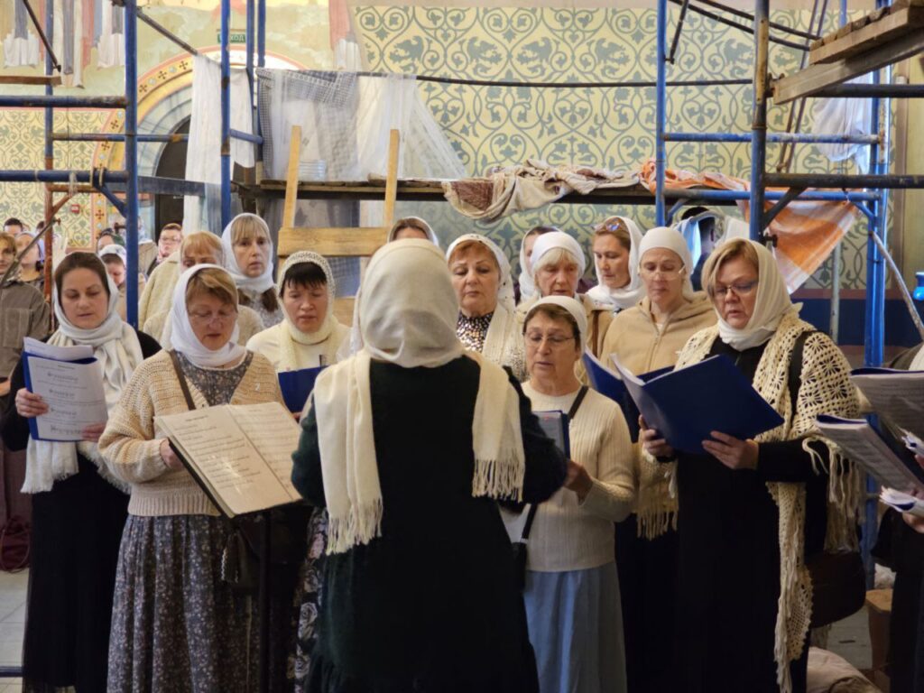 Литургия с участием народного хора в Георгиевском храме Дедовска