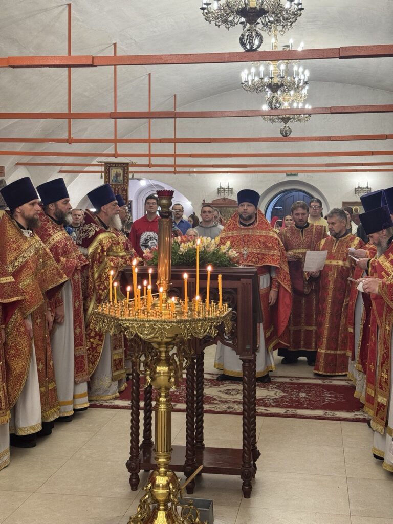 Праздничное богослужение в день памяти новомучеников и исповедников Истринских в Мироносицком храме г. Истры