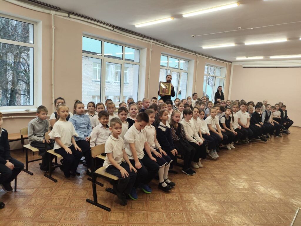 Встреча в школе имени Л.М.Доватора в Дедовске, посвященная Дню народного единства