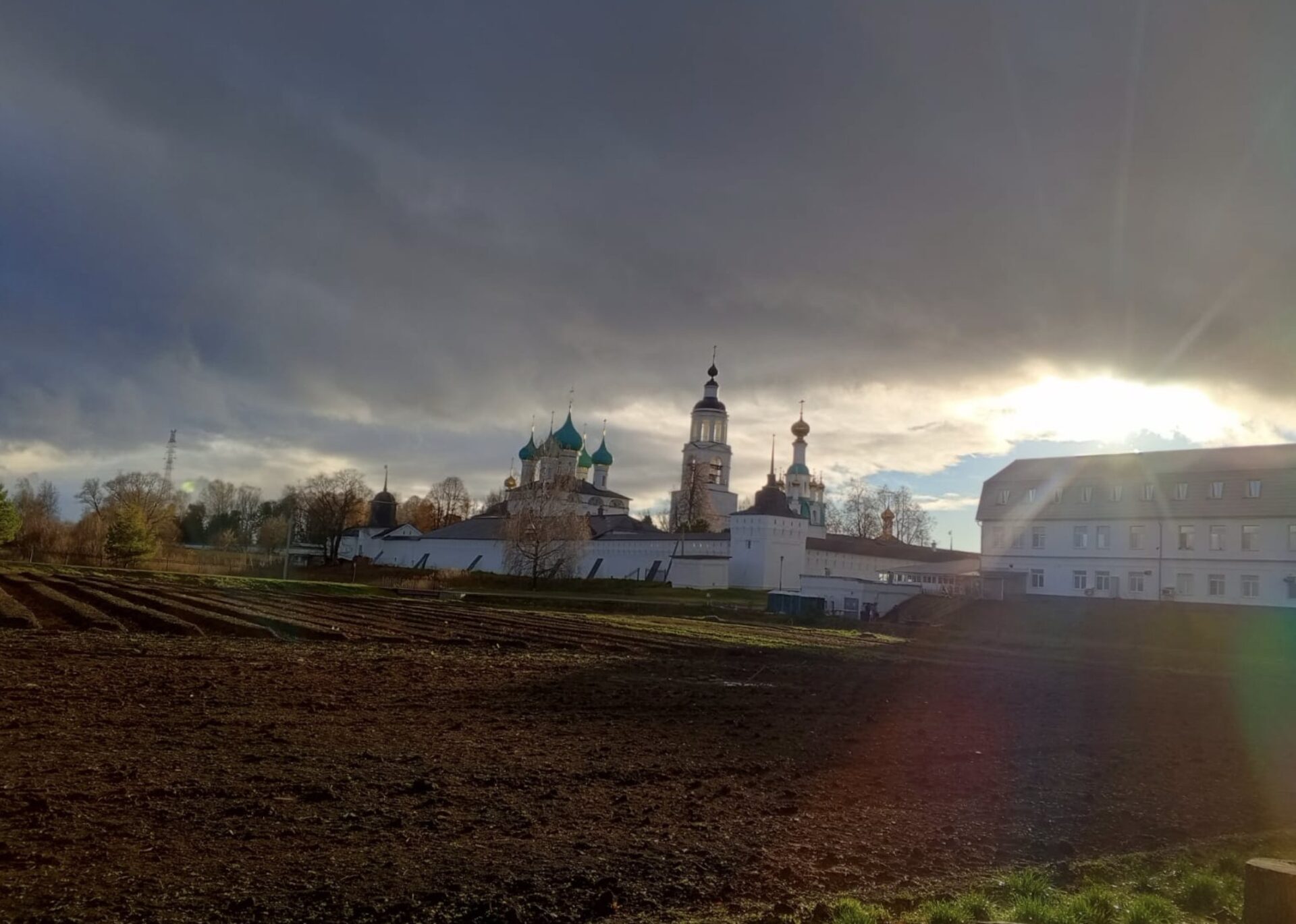 Паломничество прихожан Никольского храма г. Истра в Свято-Введенский Толгский монастырь и Троице-Сергиеву лавру