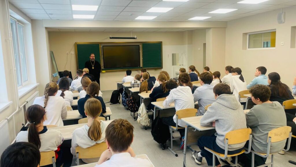 «Вредные привычки или пагубные зависимости?» — разговор со священником в Истринском лицее