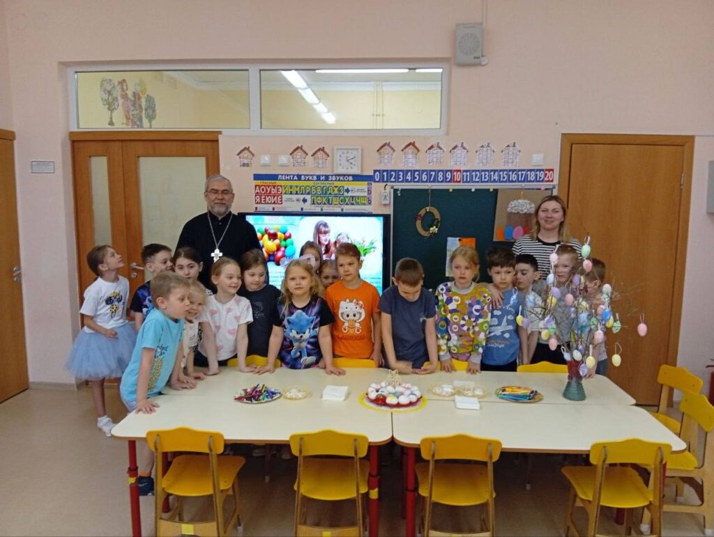 Встреча со священником в детском саду №18 в Истре