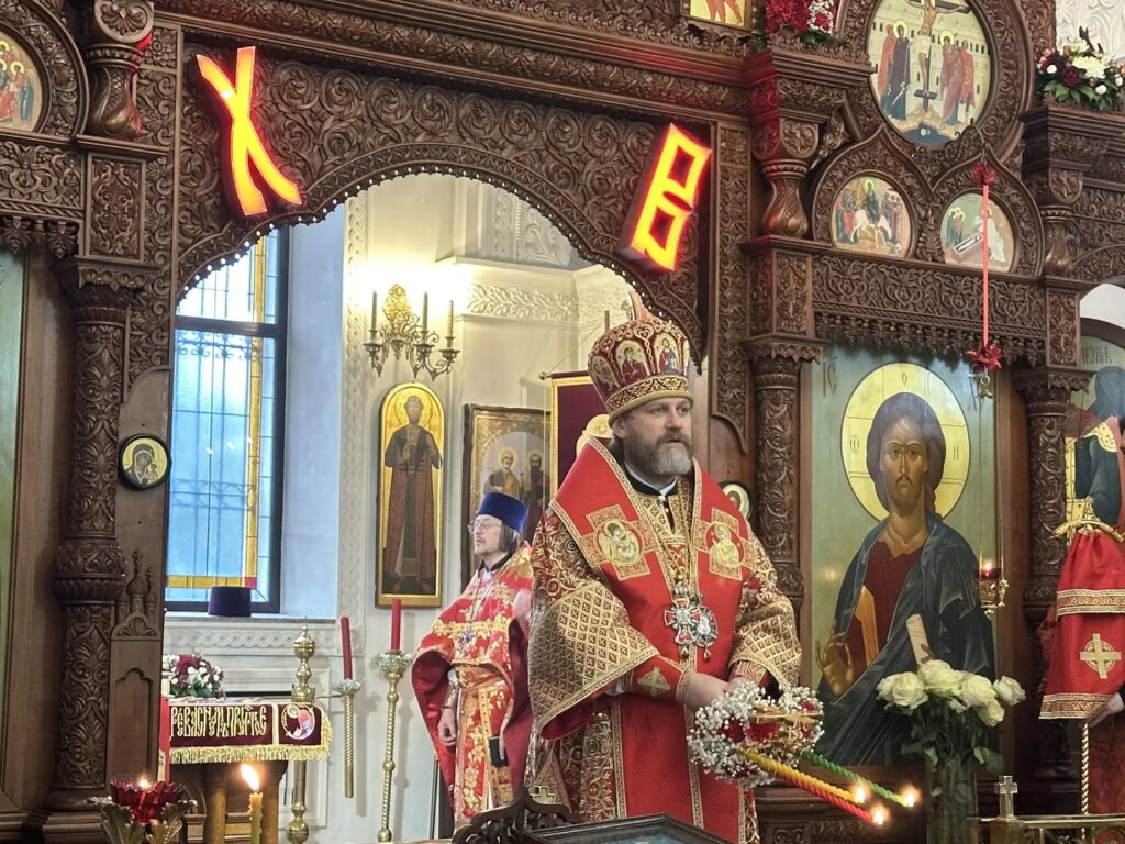 Архиерейское богослужение в Крестовоздвиженском храме с. Дарна