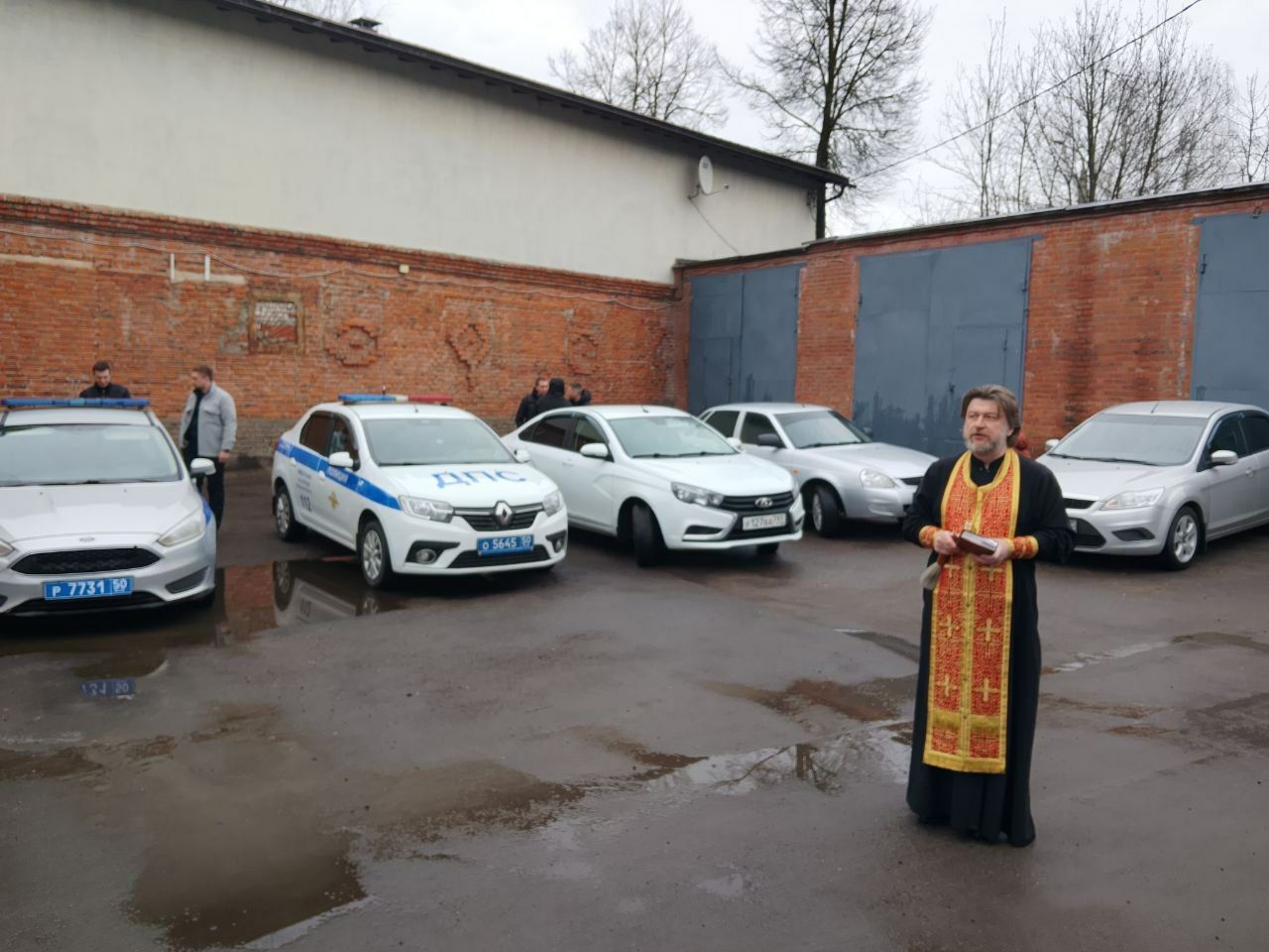 Освящение автотранспорта Отдела Госавтоинспекции ОМВД «Истринский» по Истринскому муниципальному округу.