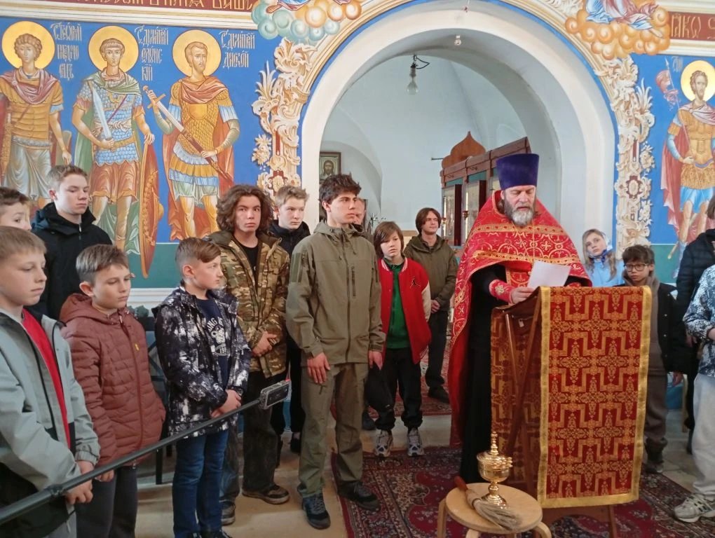 В Борисо-Глебском храме с.Куртниково прошёл молебен для ребят из проекта «Антихрупкость»