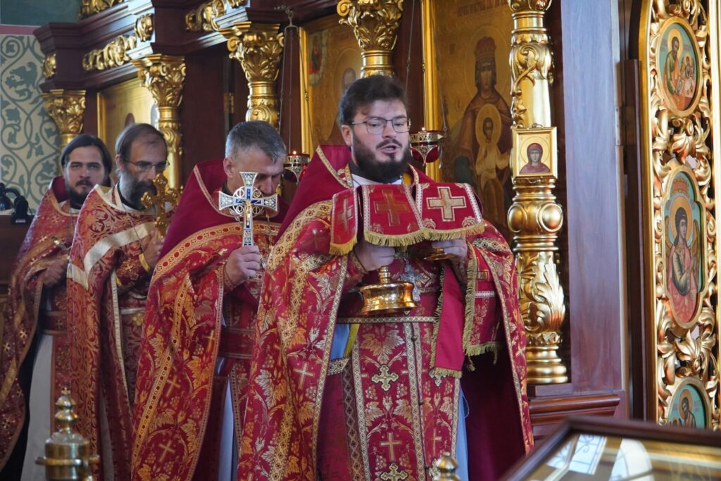 День памяти Святых Царственных Страстотерпцев в Георгиевском храма г. Дедовск