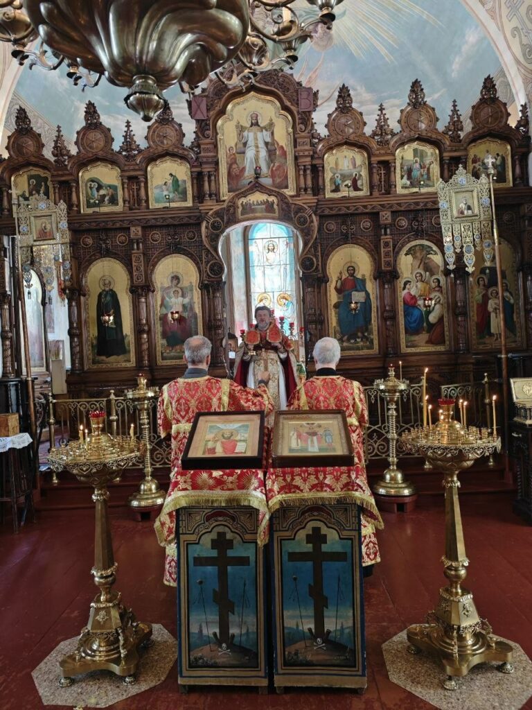 Память священномученика Петра Троицкого в Троицком храме поселка Троицкий.