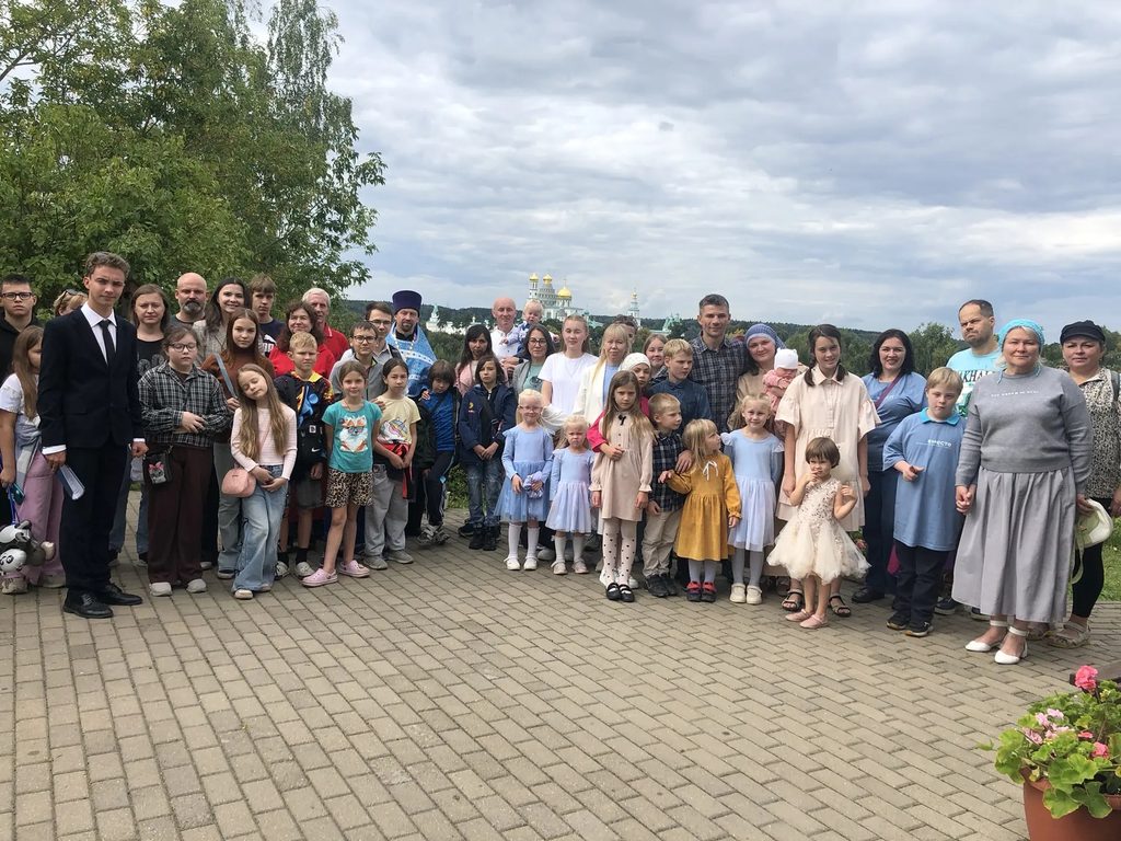 Молебен для многодетных семей в Вознесенском храме города Истра перед началом фестиваля.