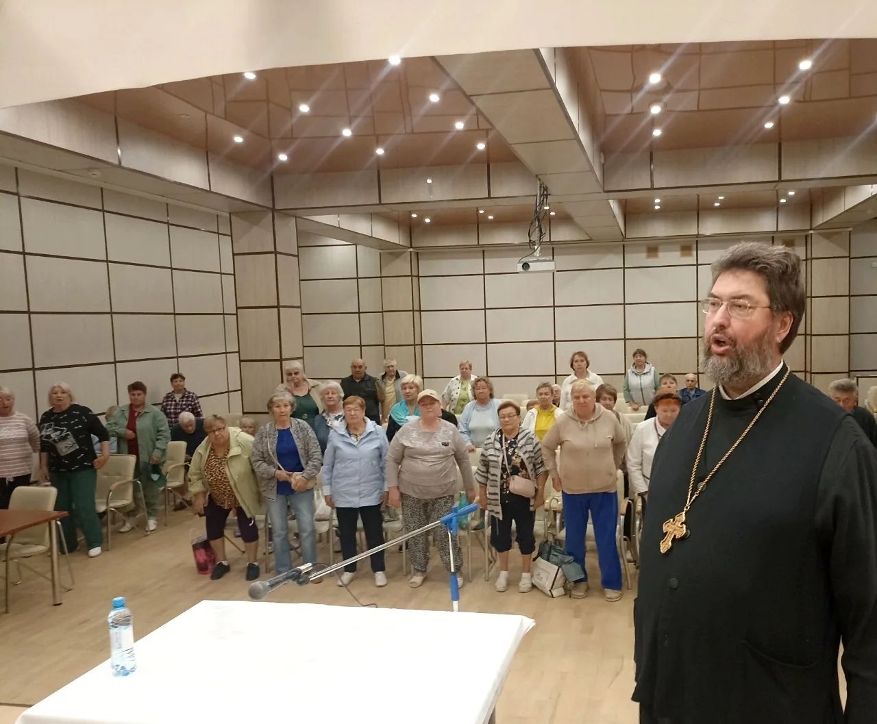 Беседа со священником в Социально-оздоровительном центре «Лесная поляна»