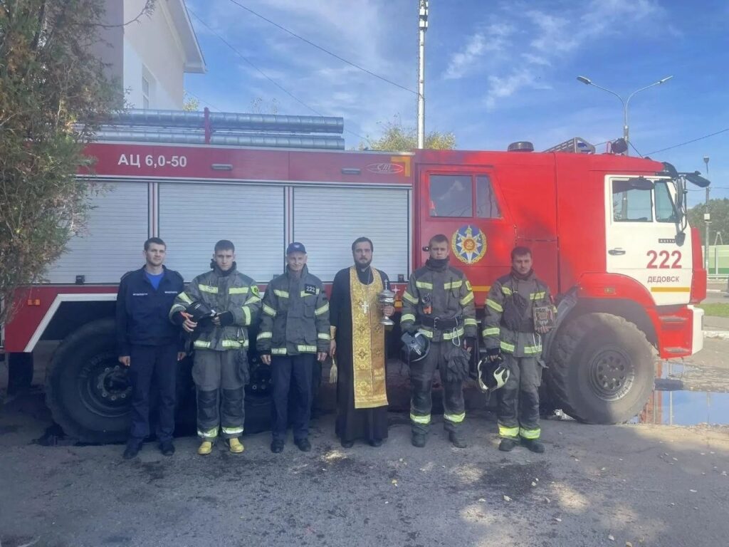 Священник посетил пожарную часть г. Дедовска