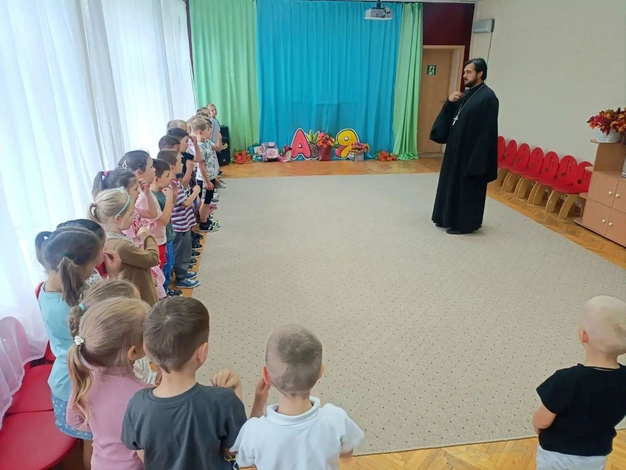 Священник посетил детский сад № 17 «Семицветик»
