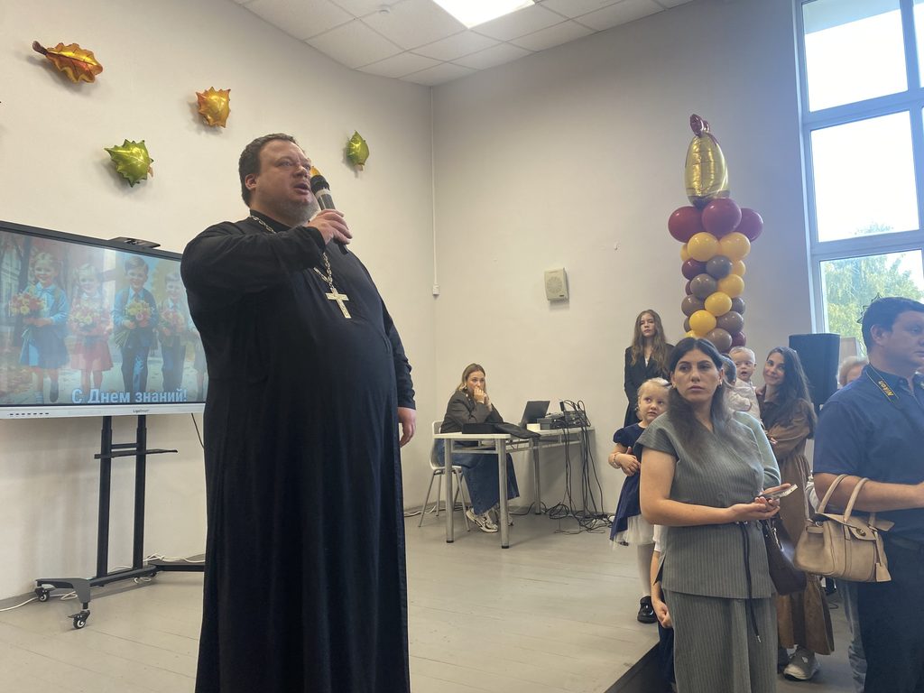 День знаний в средней образовательной школе поселка Снегири