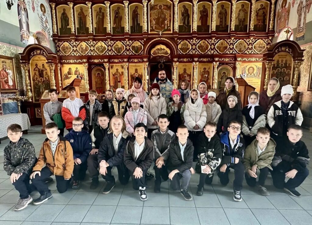 Учащиеся 4 класса Дедовской школы №1 посетили Георгиевский храм города Дедовска