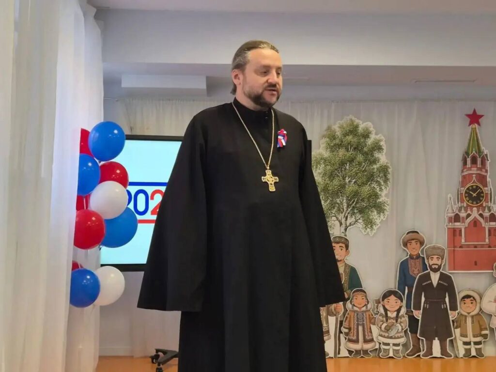 Встреча со священником в Первомайской школе 