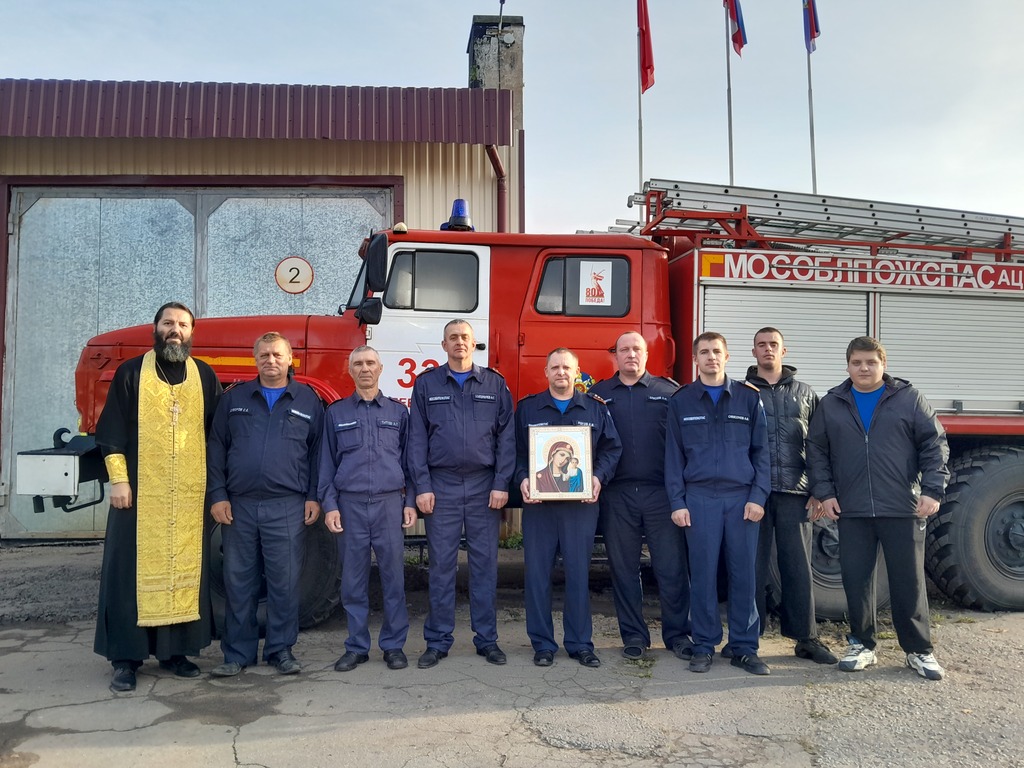 Молебен в пожарной части поселка Глебовский
